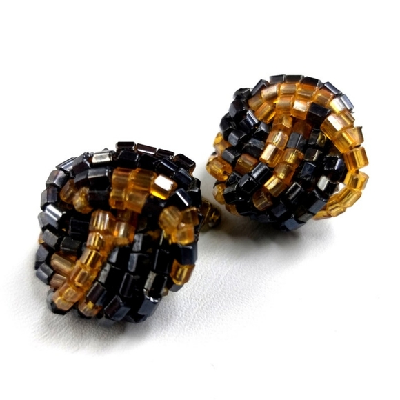 Vintage Jewelry - Vintage 1960s Glass Seed Beads Love Knot Cluster Clip Earrings